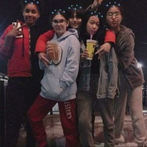 Meet your Posher, Thea